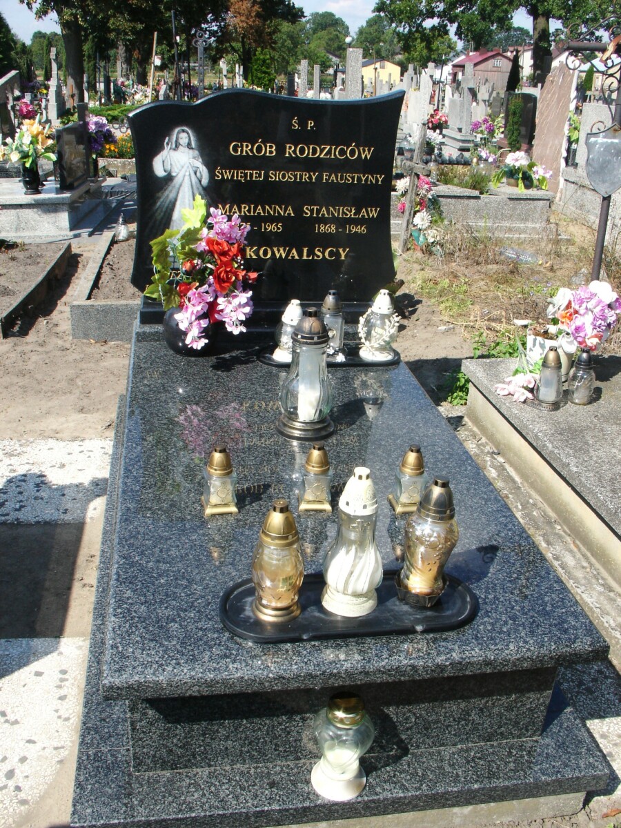 f-008-hrob-rodicu-s.Faustyny-v-Swinicach-Warckich.jpg