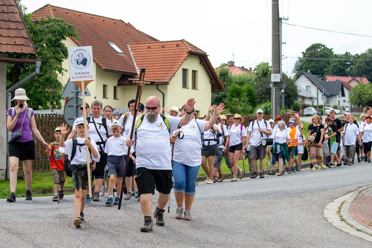 Začíná pěší pouť k Božímu milosrdenství